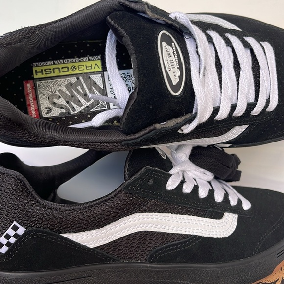 Vans Men’s Zahba
Black/White
VN0007QQBA2
Sneakers - Picture 14 of 16